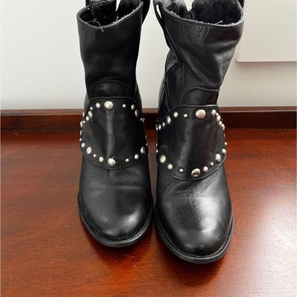 Black leather boots. Size 36. Would fit a size 5.5-6. - Picture 2 of 3